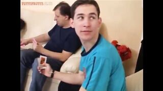 Zsuzsit a kisebbségi zsenge lányt partiba nyomják