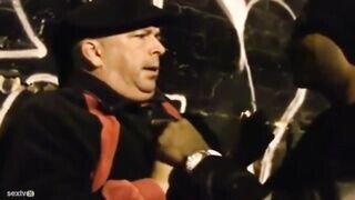Fiatal picsa és a 30 centis fekete kuki
