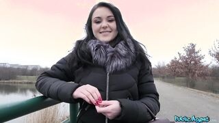 Orosz zsenge maca pénzért közösül