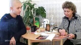 Magányos feleség és a tinédzser fickó