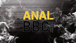 Anna De Ville élvezi a termetes rúdat