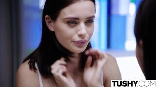 Lana Rhoades popó lyukba reszelve