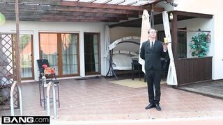 Termetes mellű milf kettő kukit kap