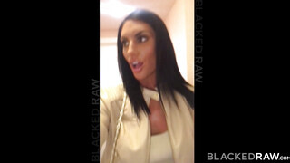 August Ames muffját néger pasas döngeti