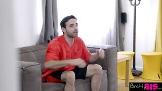 A bájos zsenge pipi tv nézés helyzett szopna