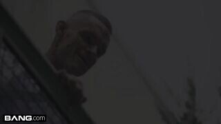 Kerek pufóka fiatal pipi kíméletlen fenék szexe