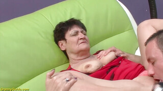 Koros érett nő és a tini krapek