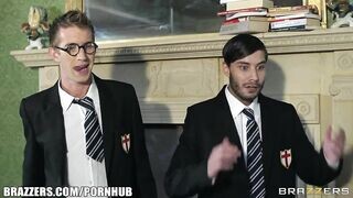 Tarra White a izgató sulis cafka