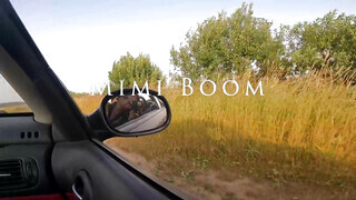 Dögös zsenge barinő a kocsiban cidázik