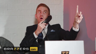 Brazzers - Lucia Love termetes kukit kap az irodában