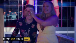 Brazzers - Blanche Bradburry imádja a termetes kárót