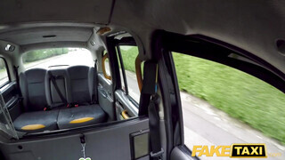 Fake Taxi - Alice Judge ánuszba tolva a taxiban