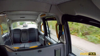 Fake Taxi - Lenina Crowne imádja kamatyolni a taxiban
