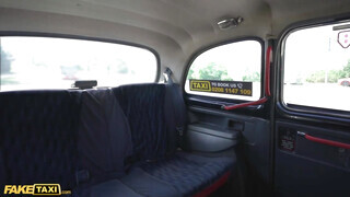 Fake Taxi - Kiara Lord a magyar fiatal a taxiban szexel