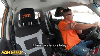 Fake Driving School - Kéjhölgy csöcsös lányok kufirconlak