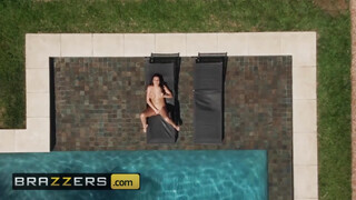 BRAZZERS - Jolee Love a hatalmas cicis tini maca