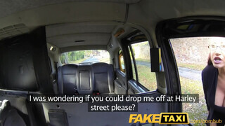 FakeTaxi - gigantikus tőgyes Milf szétbaszatja magát a Taxiban
