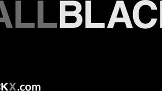 AllBlackX - Cecilia Lion a fullos szőrös pinás tinédzser