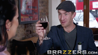 Brazzers - Anissa Jolie élvezi a méretes cerkát