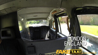 FakeTaxi amerikai félvér nőci szeretkezni akar