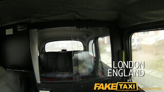 FakeTaxi - telt fekete hajú gádzsi pénzért mindent bevállal