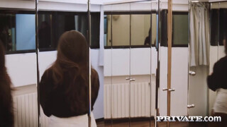Private com - a főnöknek elégg gigantikus kukija van
