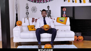 Anna Bell Peaks a gyönyörű kitetovált milf - Mylf