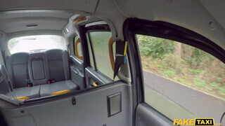 Fake Taxi - Ava Austen a hatalmas popós tetkós gádzsi