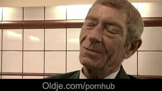 Magyar pornós bige kufircol vén manussal - Oldje