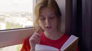 ULTRAFILMS - csábos fiatal csajszika begerjed egy könyvre