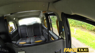 Fake Taxi - Méretes keblű milf megdöngetve a hátsó ülésen