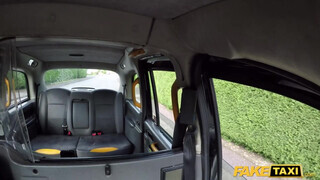 Fake Taxi - Amber Jayne a céda milf
