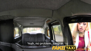 FakeTaxi - Csöcsös világos szőke popó lyukba kurelva