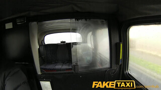 FakeTaxi - Világos Szőke termetes popós nőci megkettyintve