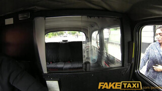 FakeTaxi - hatalmas cicis pipi nem akar fizetni