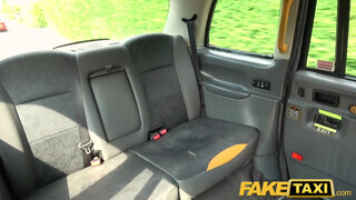 Fake Taxi - Rhiannon Ryder falloszt akar a ánuszába