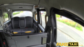 Fake Taxi - Hatalmas picsájú kolumbiai milf hátsó nyílásba kúrva