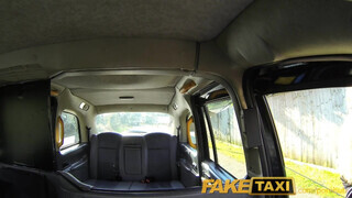 FakeTaxi - Chelsey Lanette a gigantikus cicis szöszi