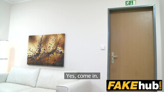 Fake Agent - ártatlan fekete szuka és a bőrös virsli esete