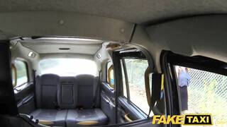 Fake Taxi - idősebb lány termetes kukit akar