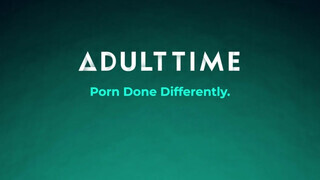 ADULT TIME - Daphne Klyde gondosan hátsó bejáratba rakva