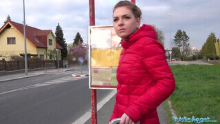 Public Agent - Amatőr csajszi pénzért megkettyintve