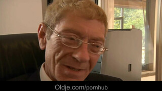 Koros kukac és a tini titkárnője