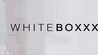 WhiteBoxxx - Silvia Dellai a fullos cseh nőci