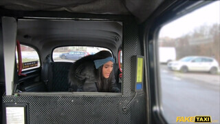 Fake Taxi - Capri Lmonde a fullos csoki pipi