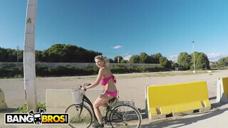 BANGBROS - Katerina Hartlova a termetes keblű milf