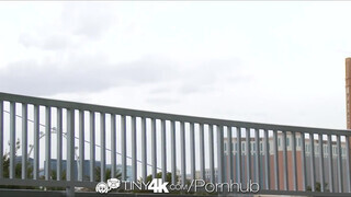 4K HD - Jenna J Ross a sportos tinédzser szuka