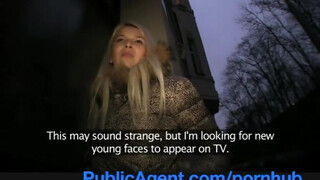 PublicAgent - Karol Lilien a gigászi cickós szöszi