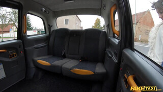 Fake Taxi - Vile Vixen jól cidázza a kukit