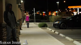 Naughty America - Sarah Jessie a izgató tetkós milf